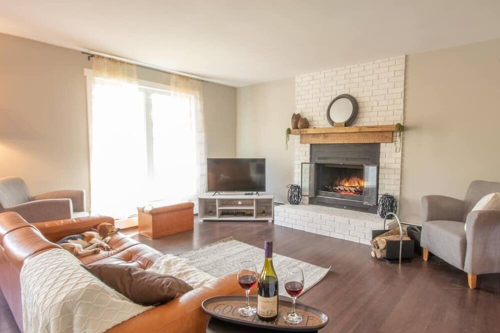 Photo of Livingroom in Asbestos