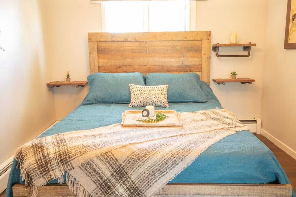 Photo of Bedroom in Asbestos