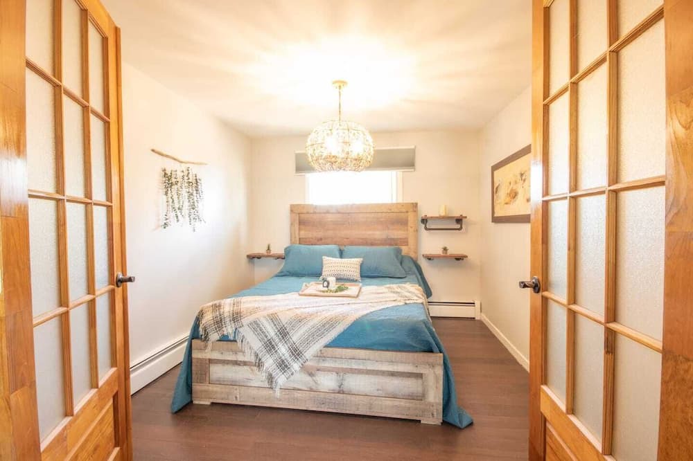 Photo of Bedroom in Asbestos