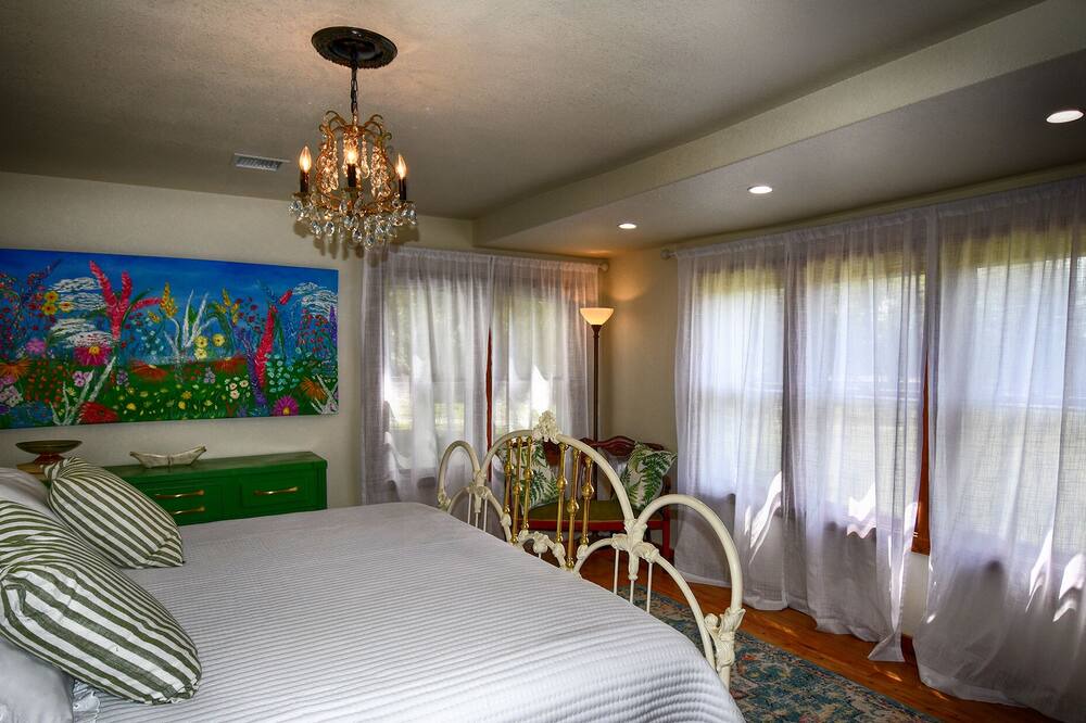 Photo of Bedroom in Tahlequah