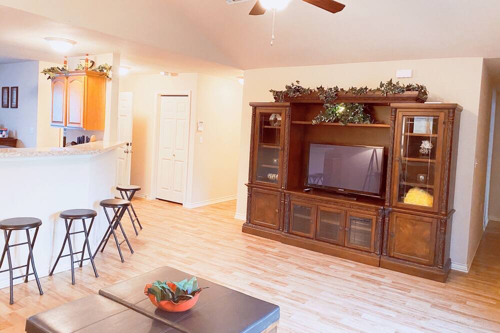 Photo of Livingroom in Port Arthur