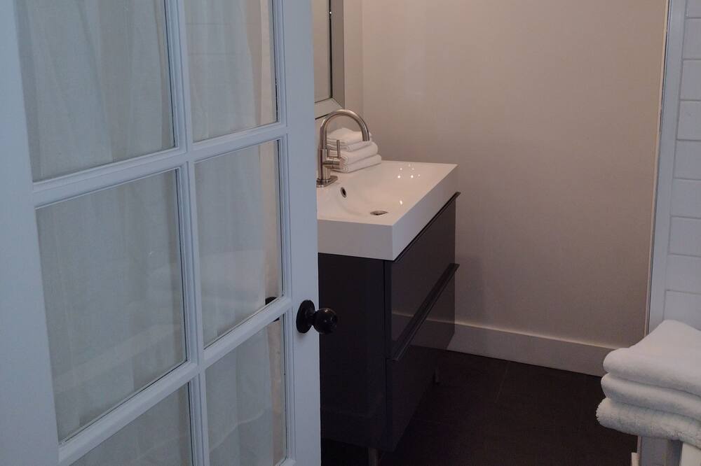 Photo of Bathroom in Breakeyville