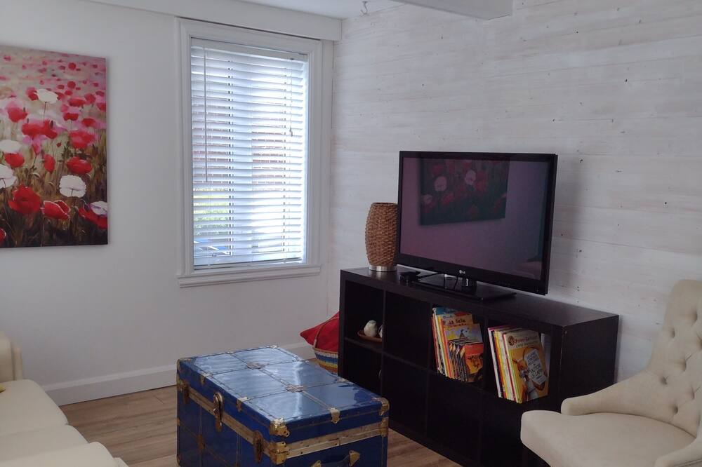 Photo of Livingroom in Breakeyville