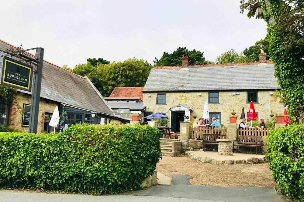 Photo of Outdoor in Niton