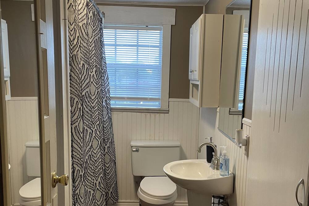 Photo of Bathroom in Groves