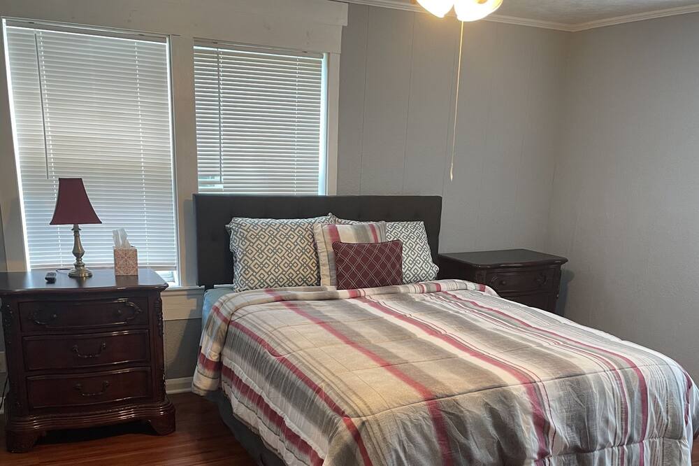 Photo of Bedroom in Groves