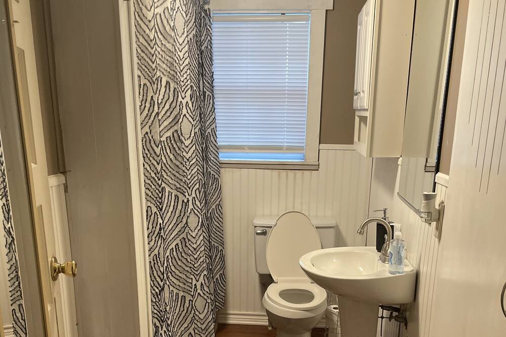 Photo of Bathroom in Groves