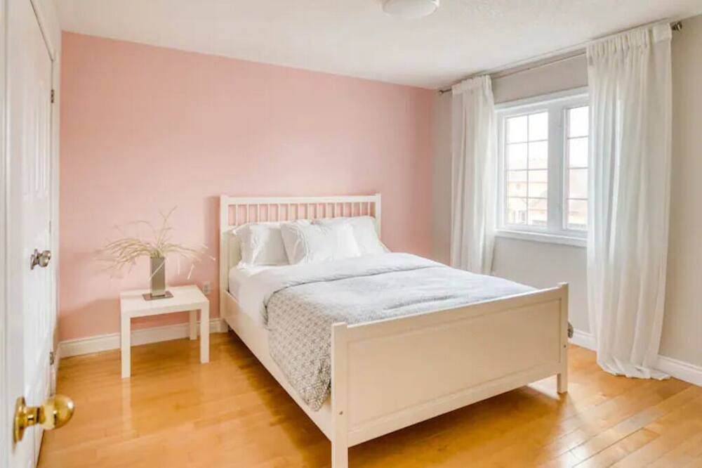 Photo of Bedroom in Newmarket