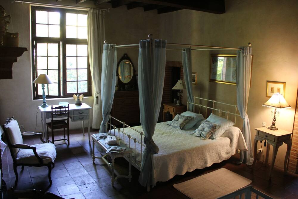 Photo of Bedroom in Castelsarrasin