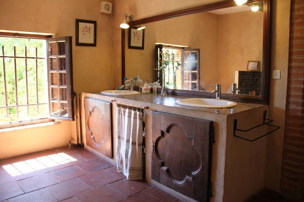 Photo of Bedroom in Castelsarrasin