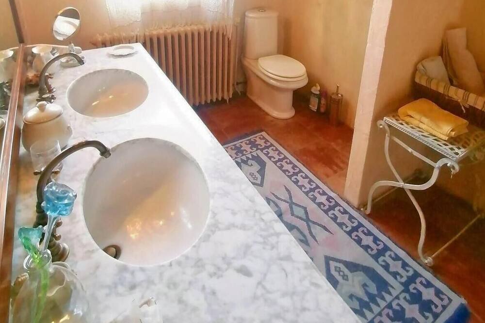 Photo of Bathroom in Castelsarrasin
