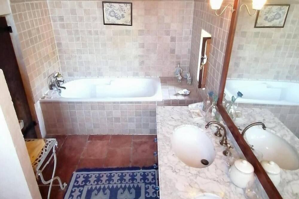 Photo of Bathroom in Castelsarrasin