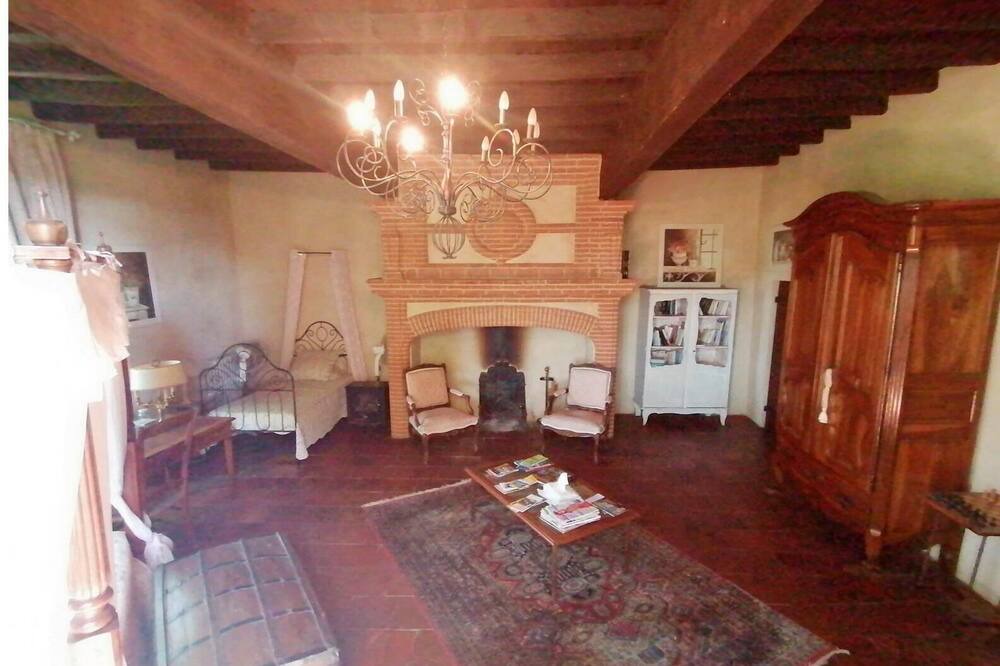Photo of Bedroom in Castelsarrasin