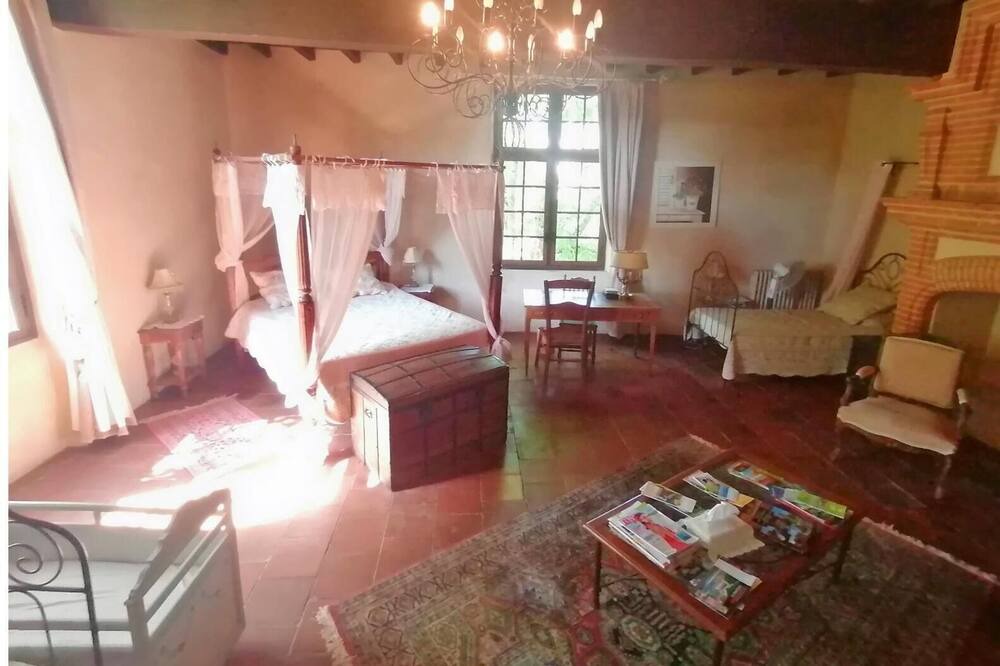 Photo of Bedroom in Castelsarrasin