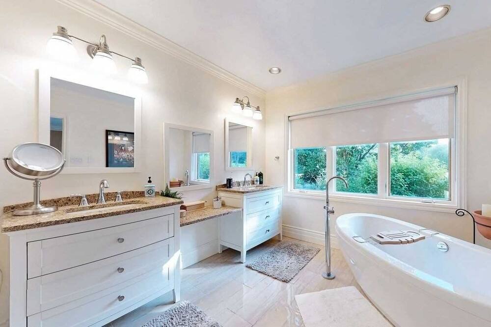 Photo of Bathroom in Milton