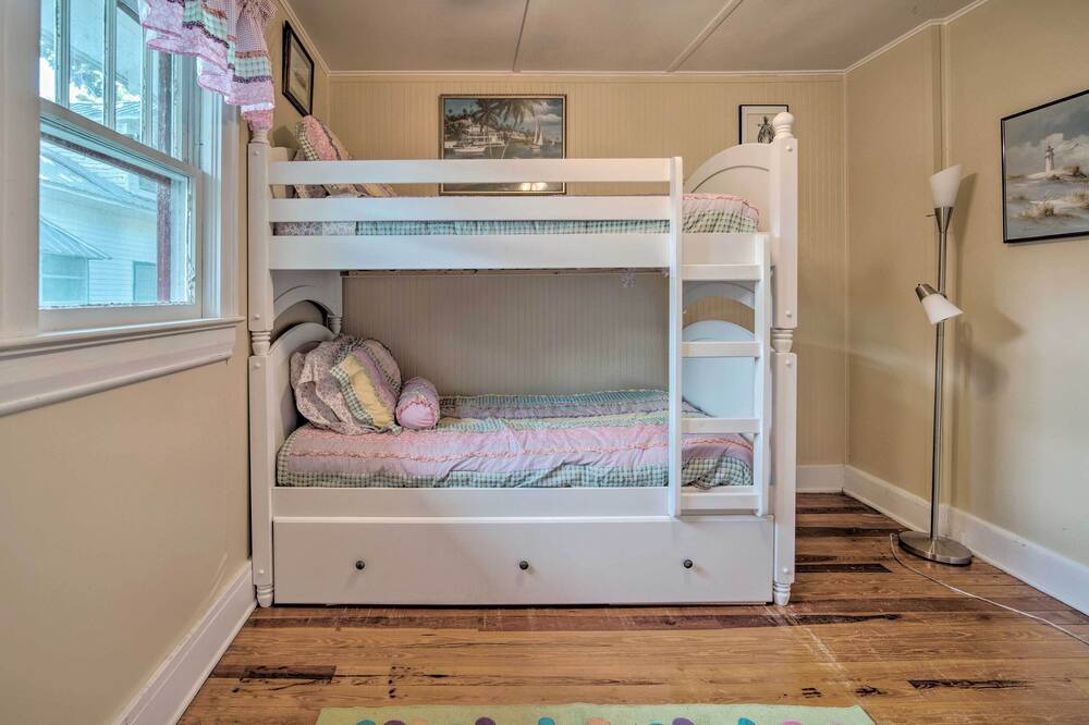 Photo of Bedroom in Yankeetown