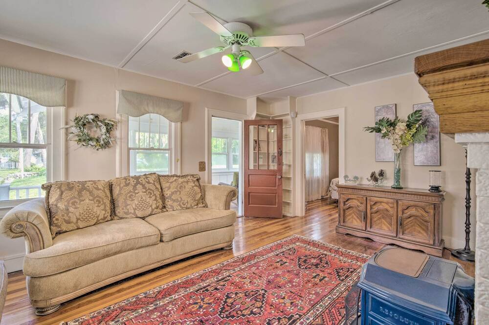 Photo of Livingroom in Yankeetown