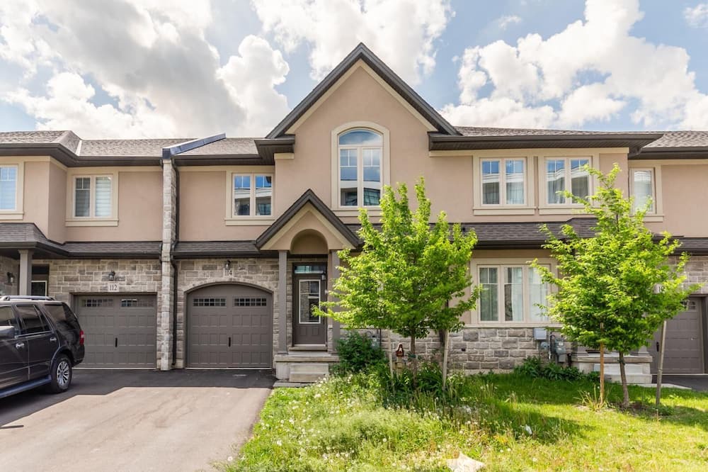 Photo of Outdoor in Stoney Creek