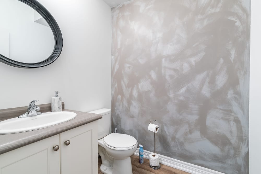Photo of Bathroom in Stoney Creek
