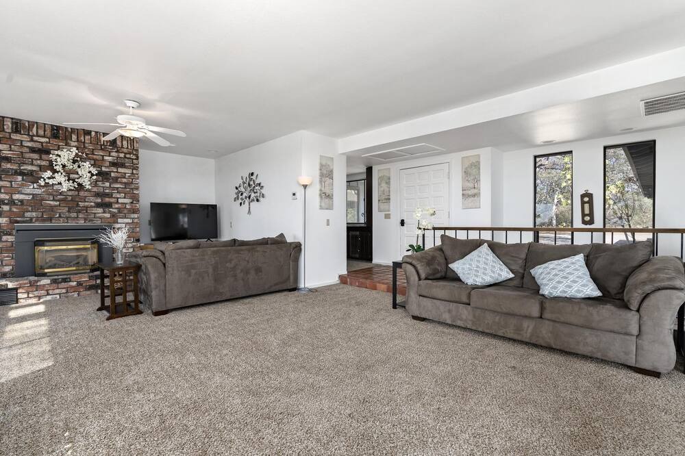 Photo of Livingroom in Rough and Ready