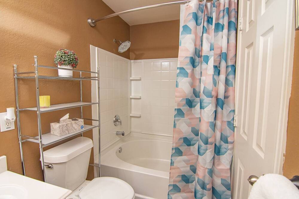 Photo of Bathroom in Fate