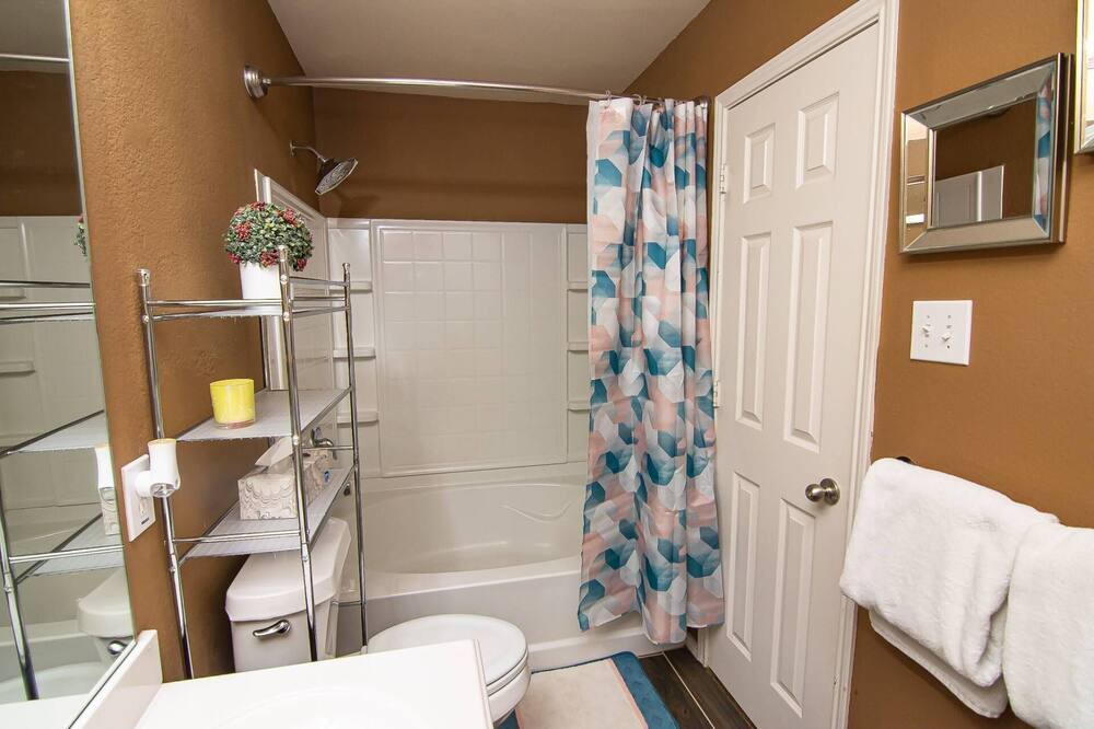 Photo of Bathroom in Fate