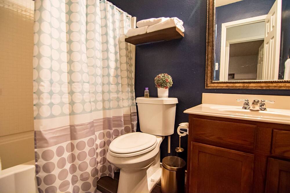 Photo of Bathroom in Fate