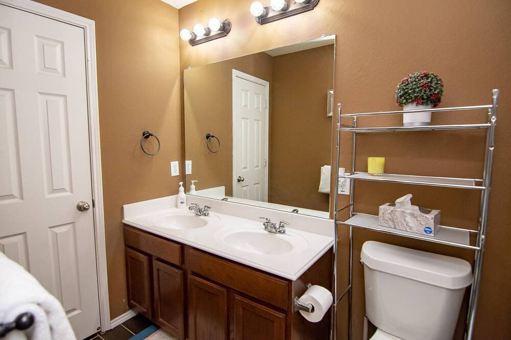 Photo of Bathroom in Fate