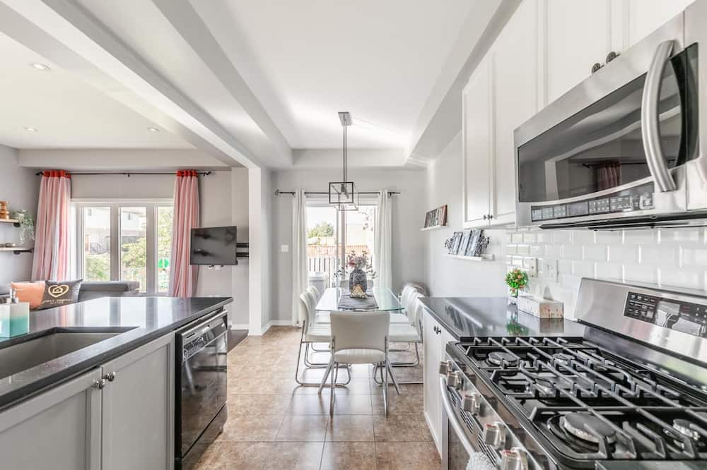 Photo of Kitchen in Stoney Creek
