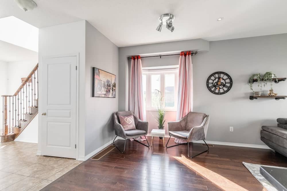 Photo of Livingroom in Stoney Creek