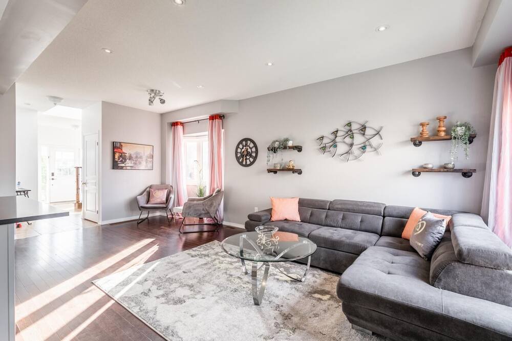 Photo of Livingroom in Stoney Creek