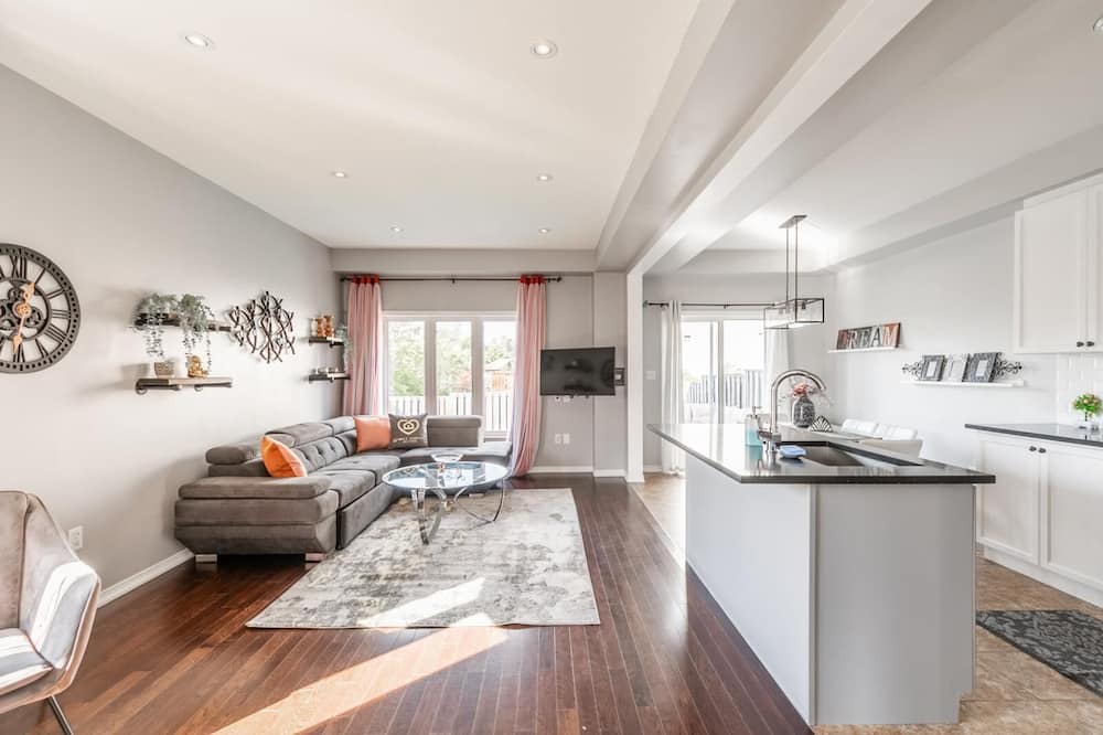 Photo of Livingroom in Stoney Creek