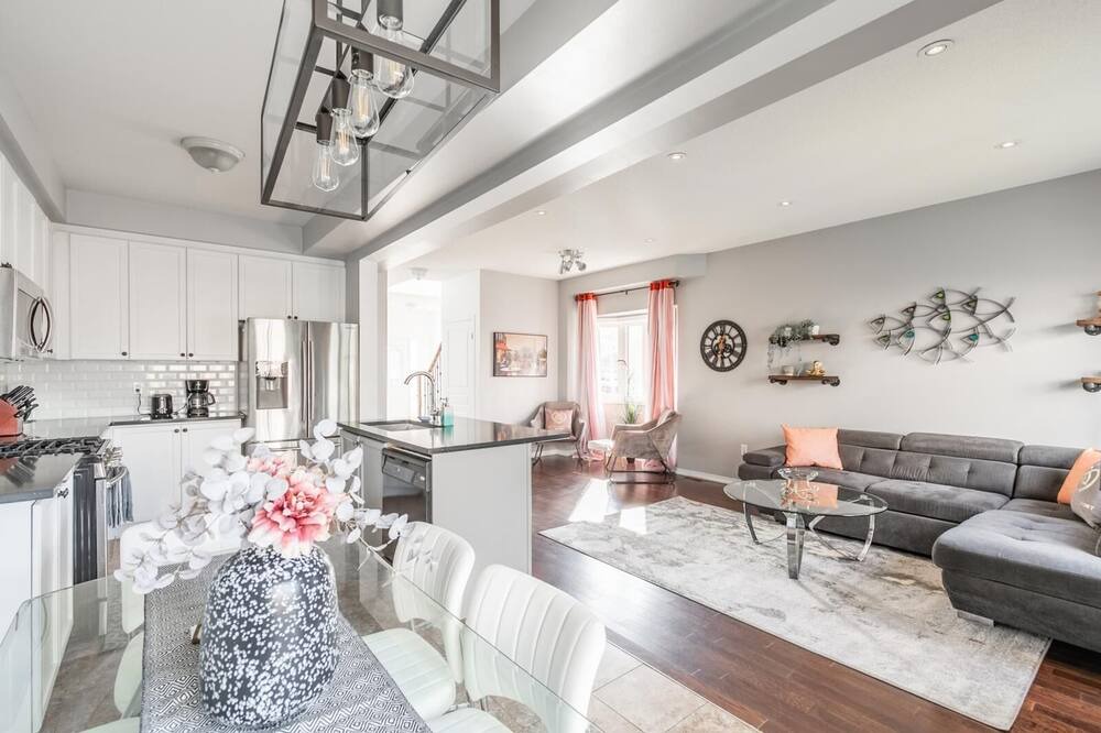 Photo of Livingroom in Stoney Creek