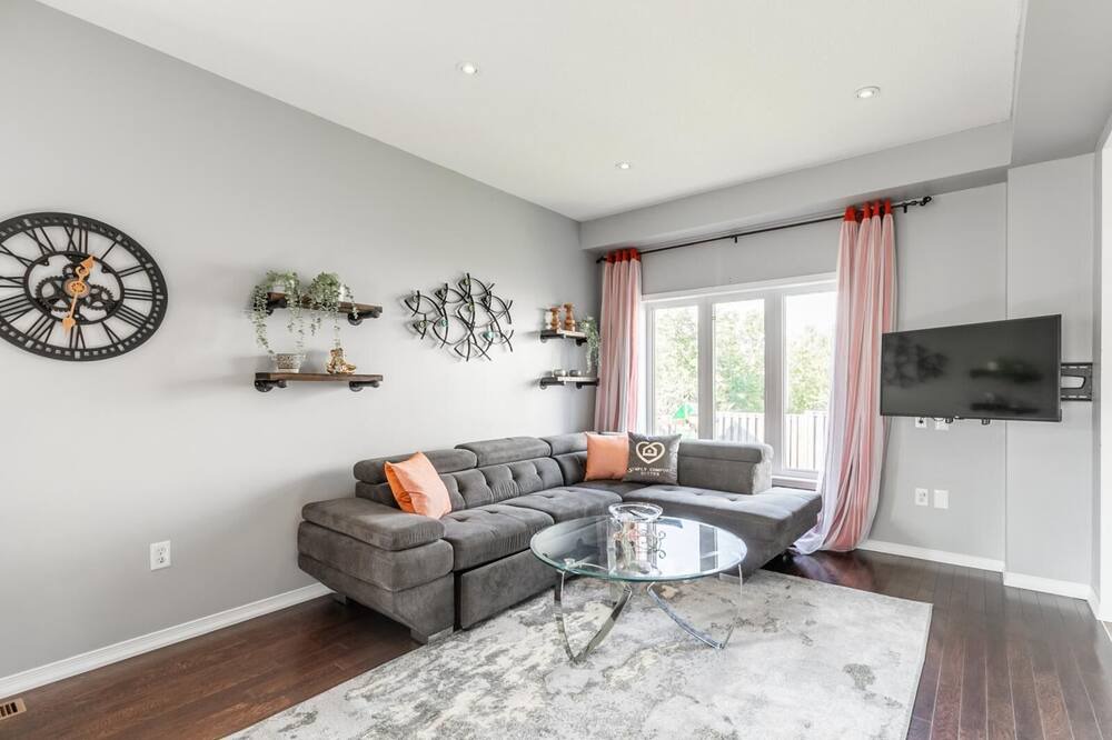 Photo of Livingroom in Stoney Creek