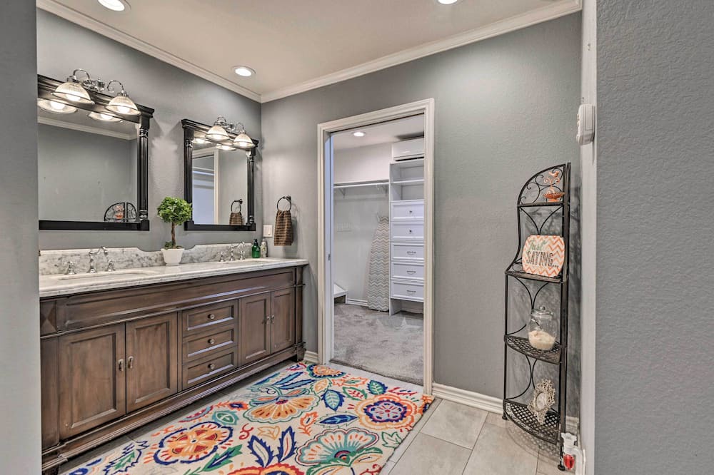 Photo of Bathroom in Brownwood