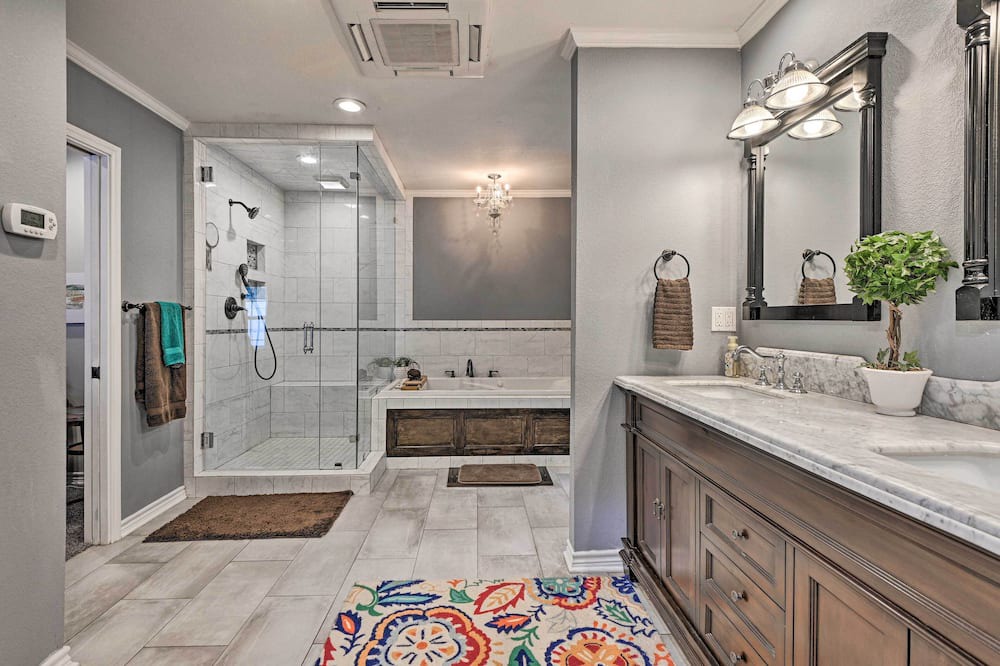 Photo of Bathroom in Brownwood