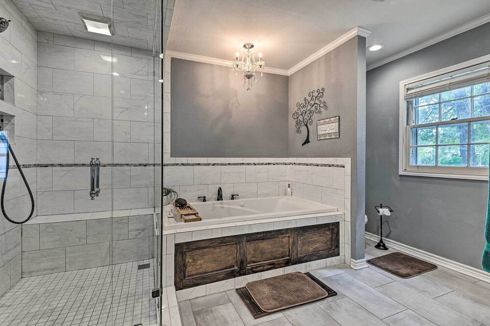 Photo of Bathroom in Brownwood