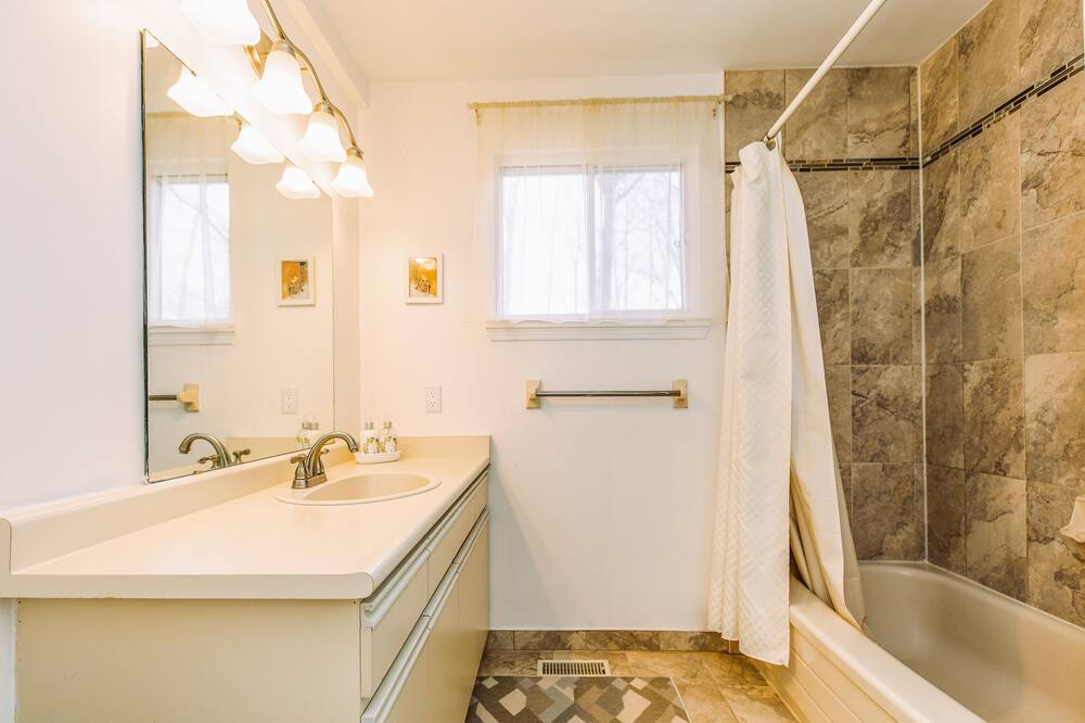 Photo of Bathroom in Tiny