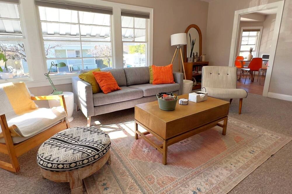 Photo of Livingroom in West Alameda