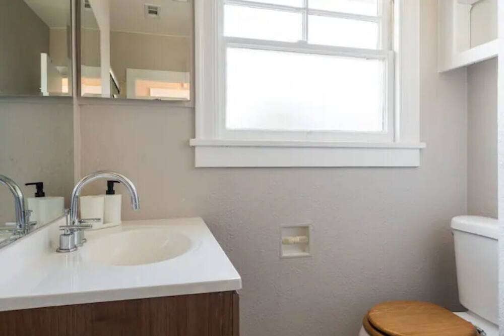 Photo of Bathroom in West Alameda