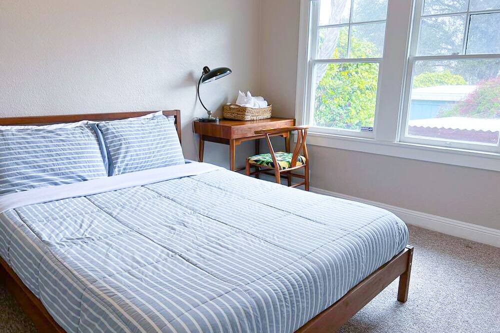 Photo of Bedroom in West Alameda