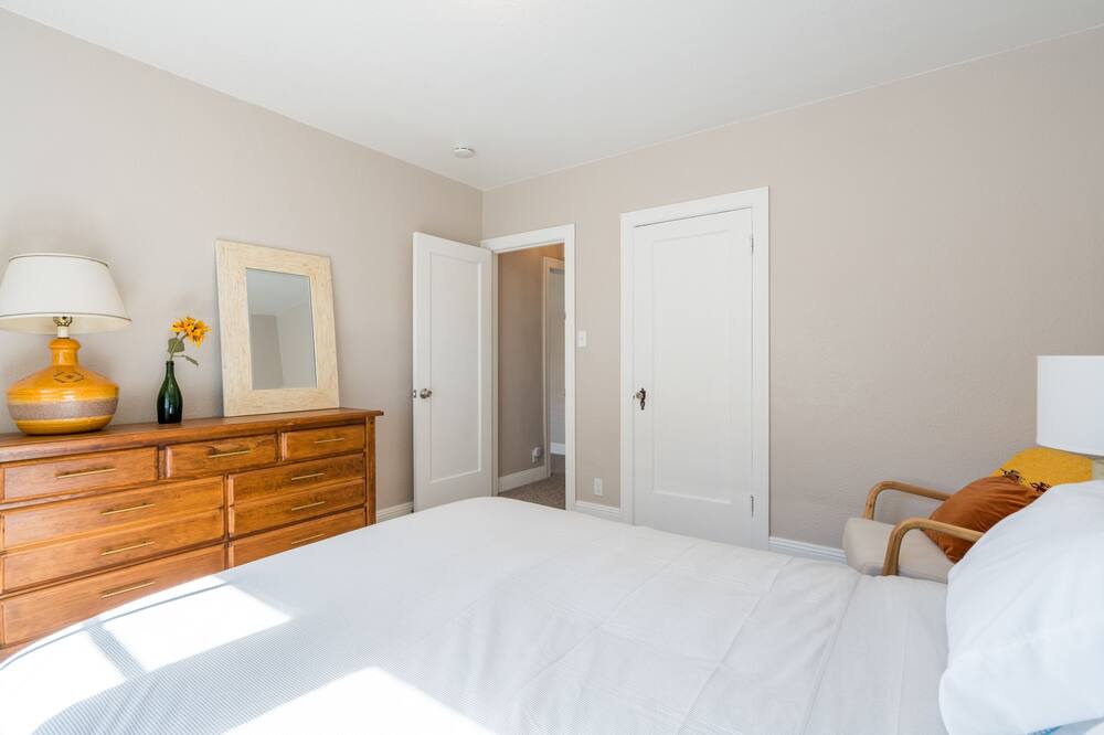 Photo of Bedroom in West Alameda