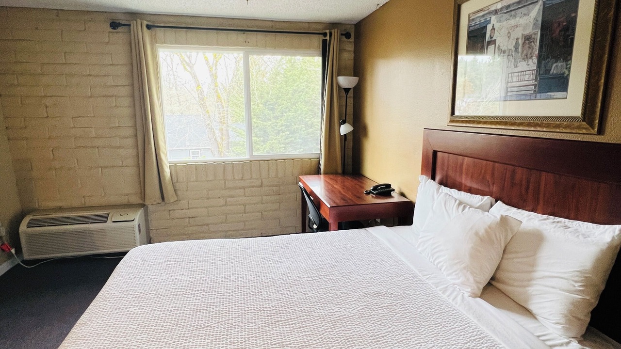 Photo of Bedroom in Canyonville