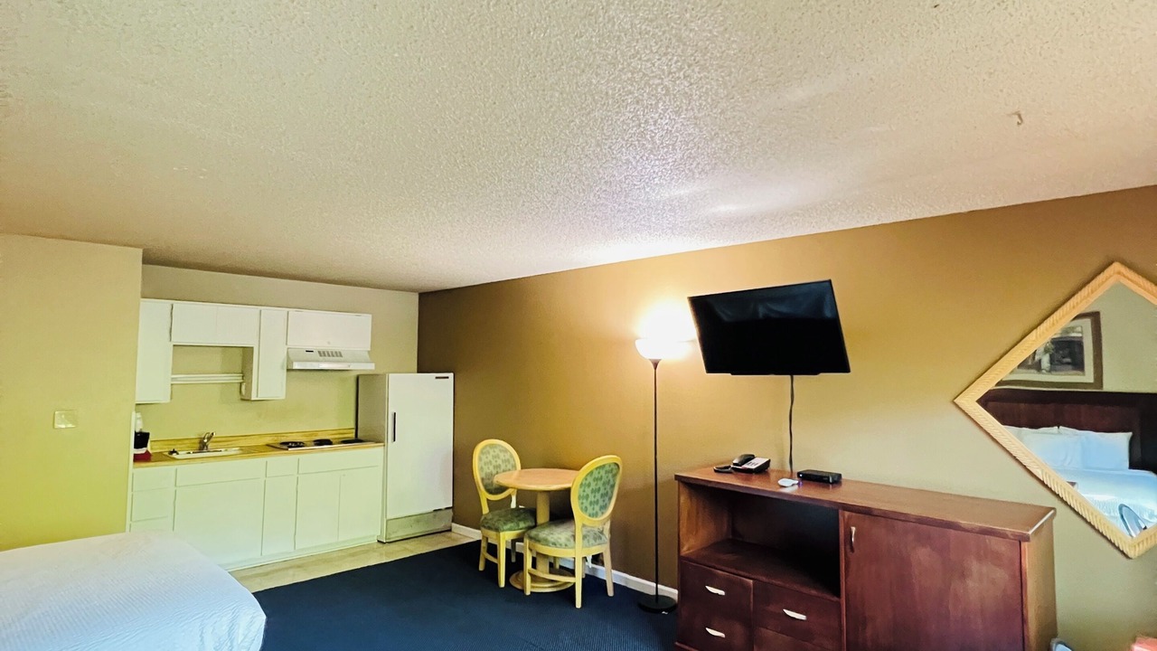 Photo of Bedroom in Canyonville
