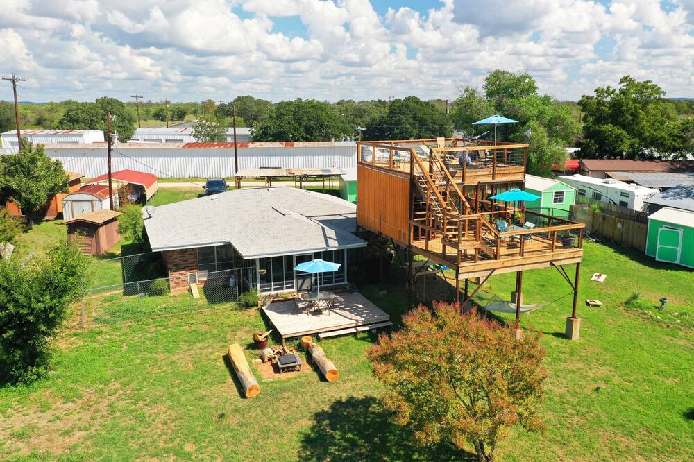 Photo of Outdoor in Buchanan Dam
