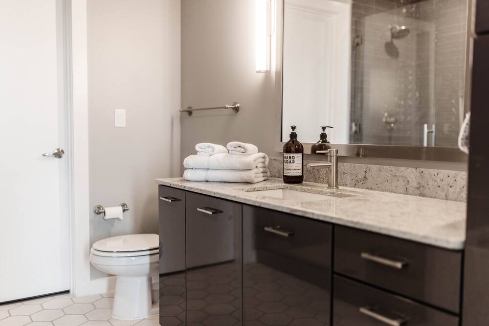 Photo of Bathroom in Knox - Henderson