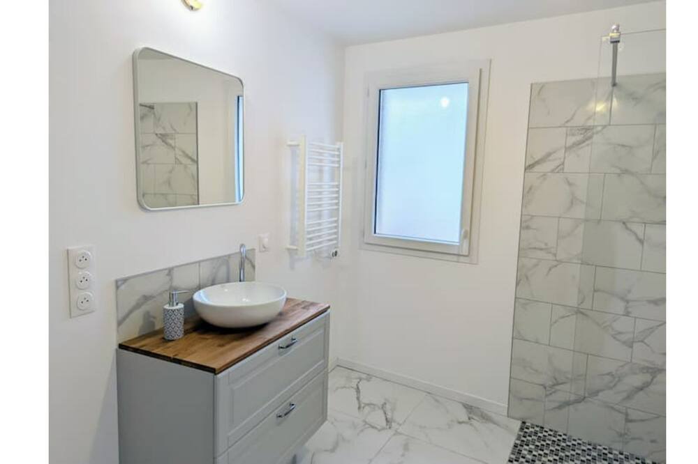 Photo of Bathroom in Lesperon