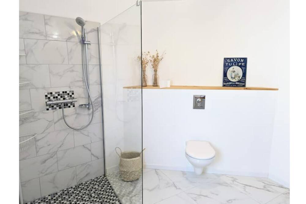Photo of Bathroom in Lesperon