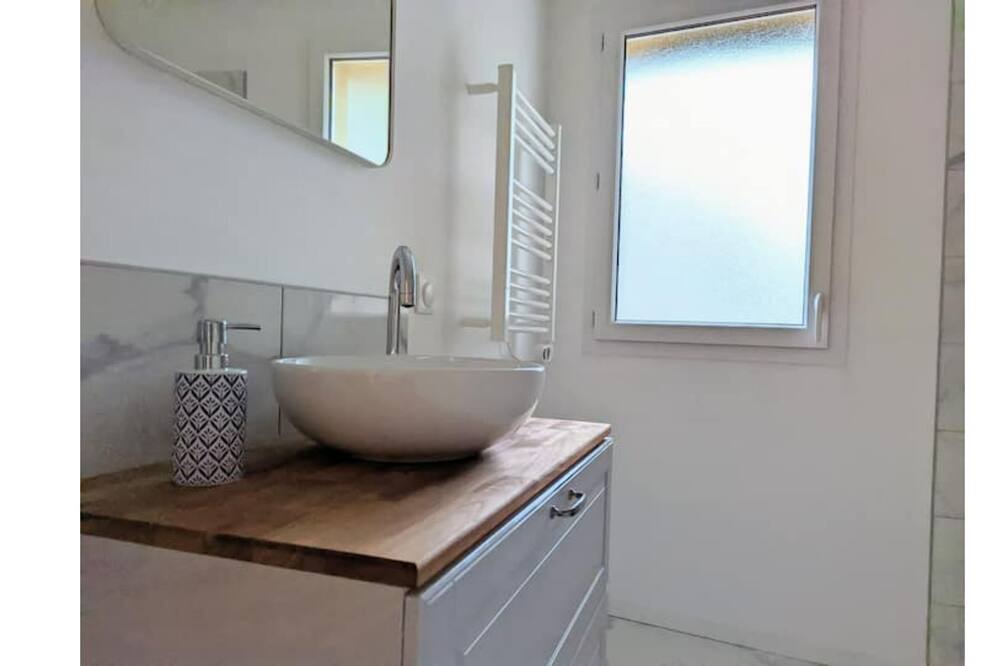 Photo of Bathroom in Lesperon