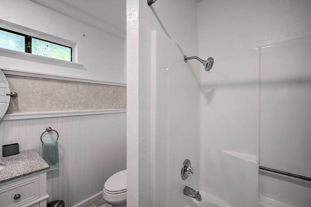 Photo of Bathroom in Apple Hill